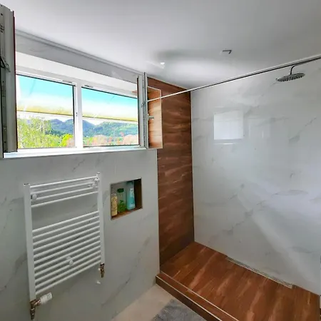 Deerwood Villa-modern Cozy 2br With Castle View Apartment Bled