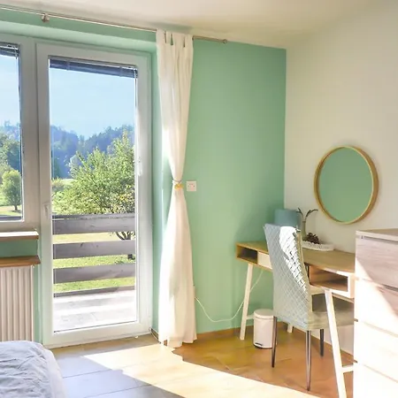 Deerwood Villa-modern Cozy 2br With Castle View Bled