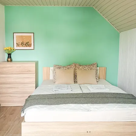 Deerwood Villa-modern Cozy 2br With Castle View Apartamento