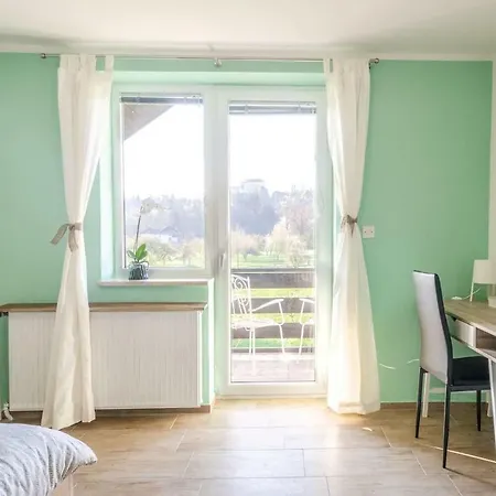 Deerwood Villa-modern Cozy 2br With Castle View Bled