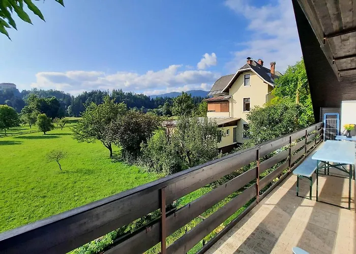 Deerwood Villa-modern Cozy 2br With Castle View Apartma