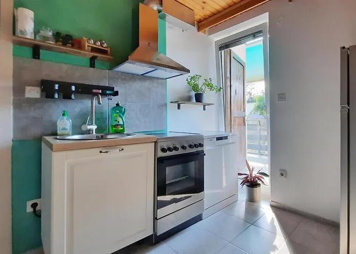 Apartma Deerwood Villa-modern Cozy 2br With Castle View