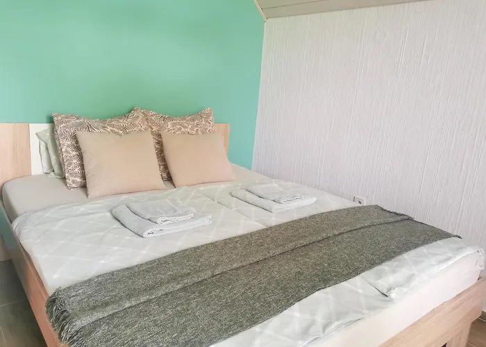 Deerwood Villa-modern Cozy 2br With Castle View Apartma *