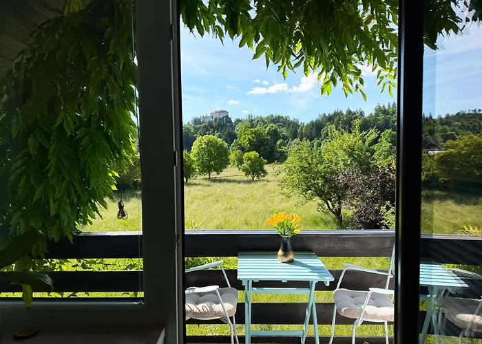 Deerwood Villa-modern Cozy 2br With Castle View Apartma